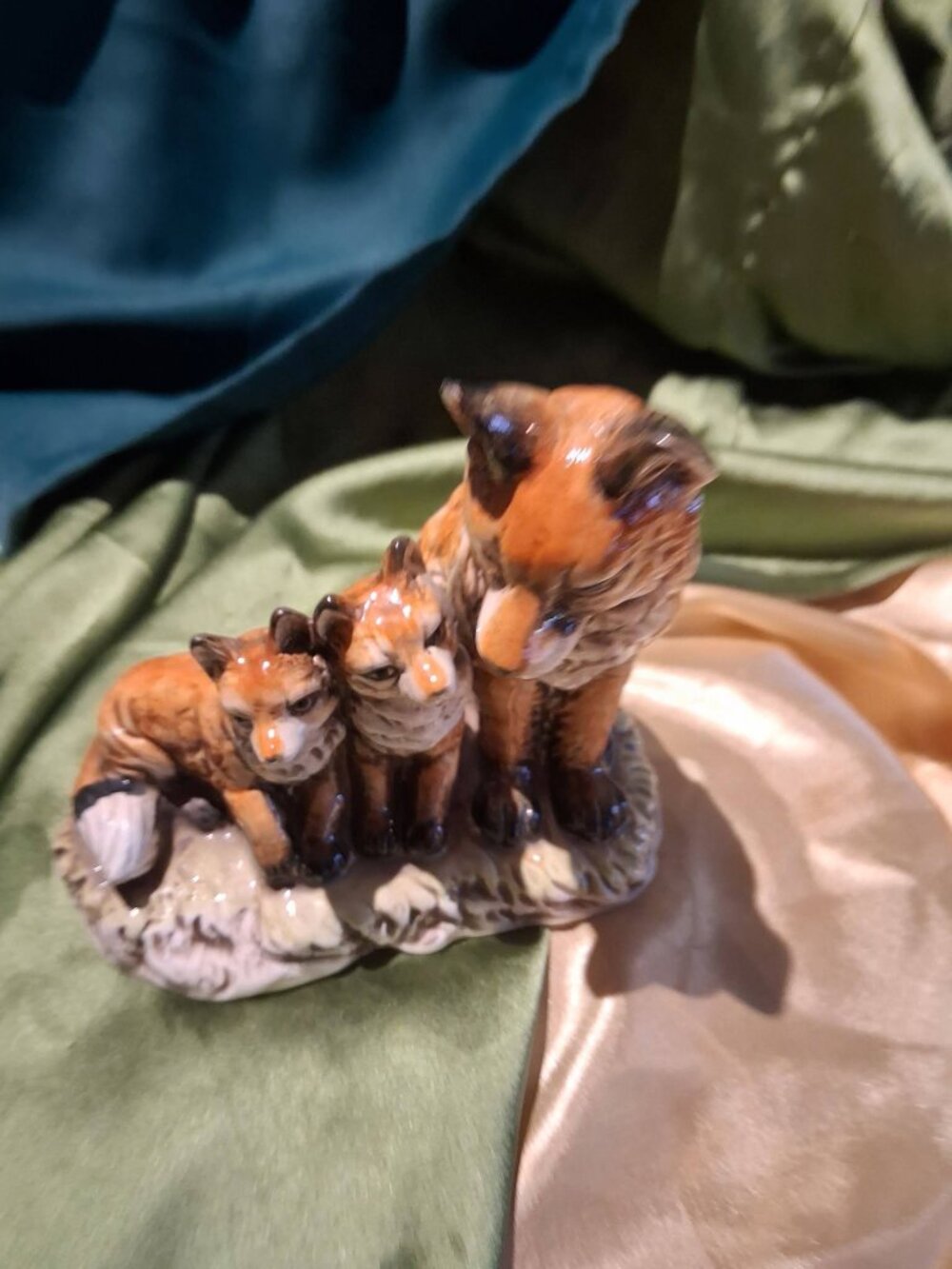 Vintage ceramic glaze fox family figurine depicting a fox family. - Picture 2 of 5